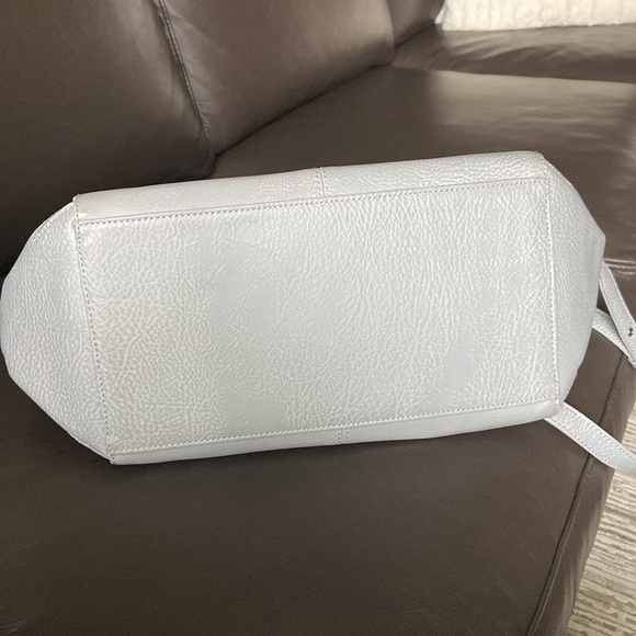 Mat and Nat large grey satchel - Picture 4 of 5